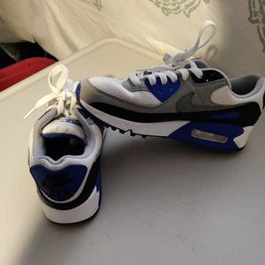 Women's Nike sneakers (out the box)
